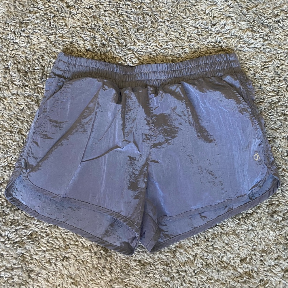 Shimmery silver gap fit women’s small shorts